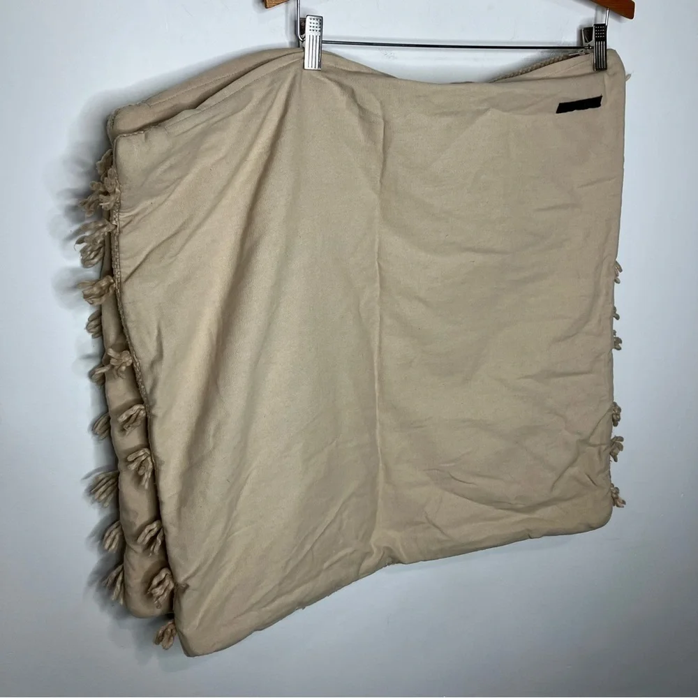 Set of 2‎ Magaschoni Home pillow covers with zip closure 22.5” x 23.75” set of 2